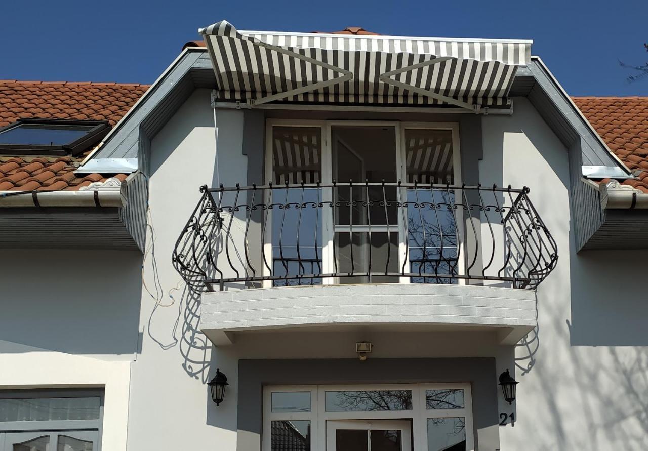 Janosi Vendeghaz Hotel Tiszafüred Екстериор снимка