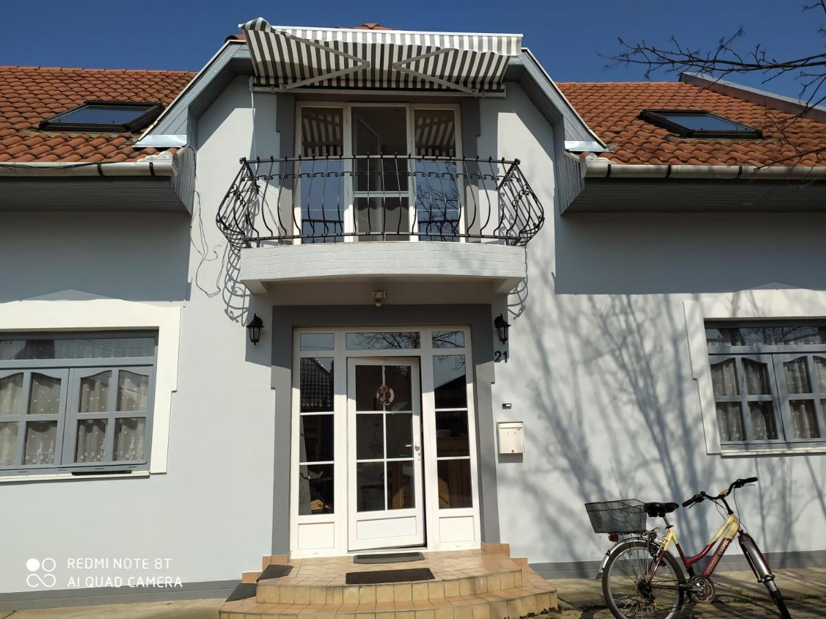 Janosi Vendeghaz Hotel Tiszafüred Екстериор снимка
