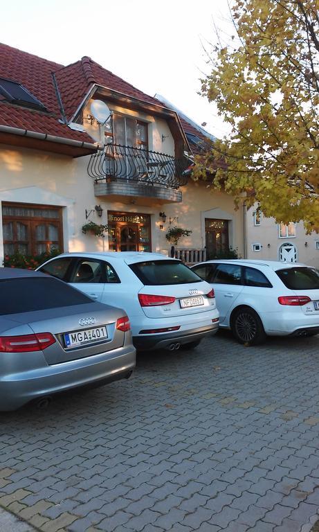 Janosi Vendeghaz Hotel Tiszafüred Екстериор снимка